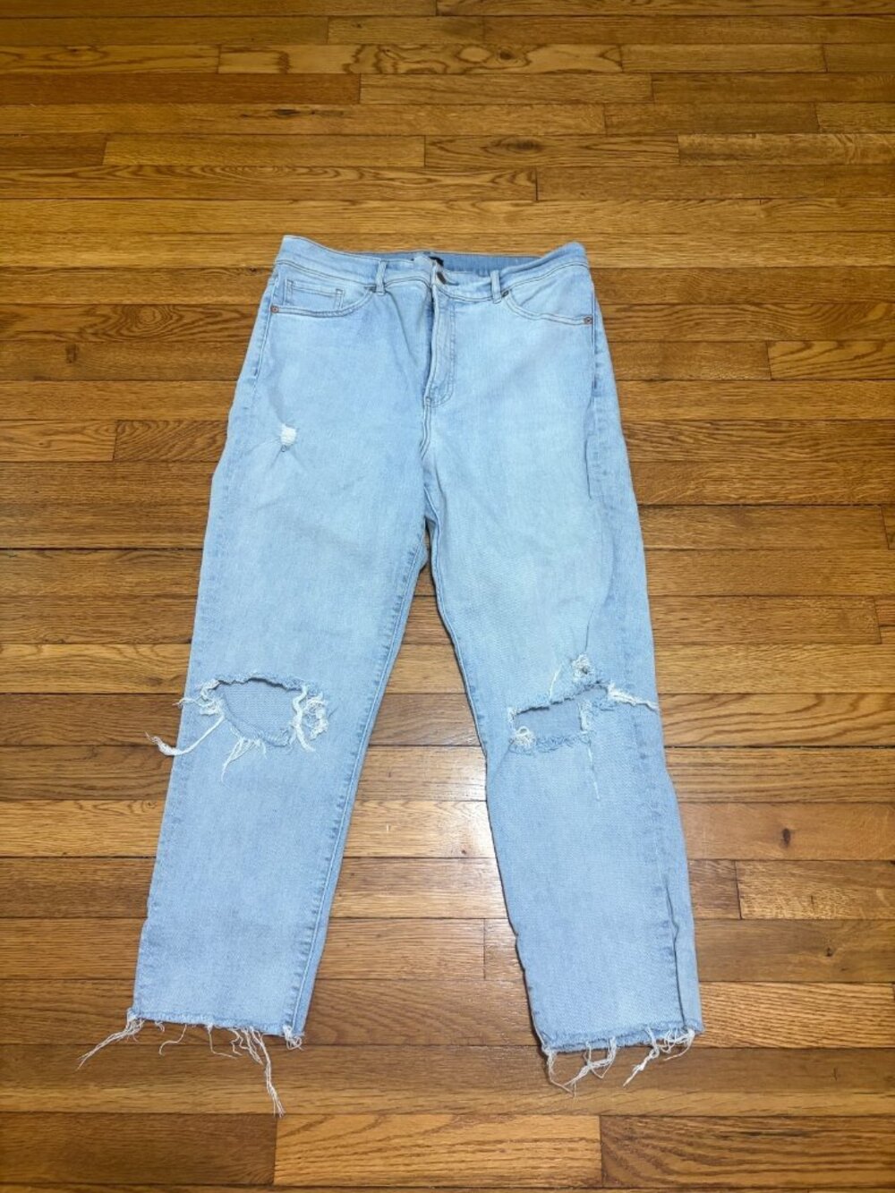 Express Women’s Super High Rise Mom Jeans Size 12 Blue Distressed Light Denim